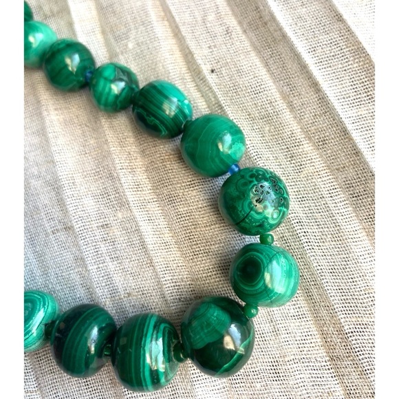 *SOLD* Genuine Malachite Beaded Vintage Handcrafted Statement Necklace Graduated - Picture 4 of 10